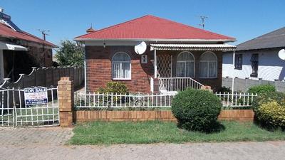 House For Sale in Coronationville, Johannesburg