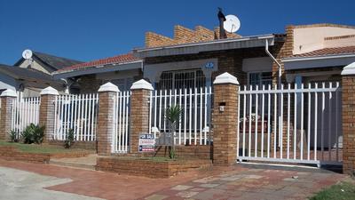House For Sale in Klipspruit West, Johannesburg