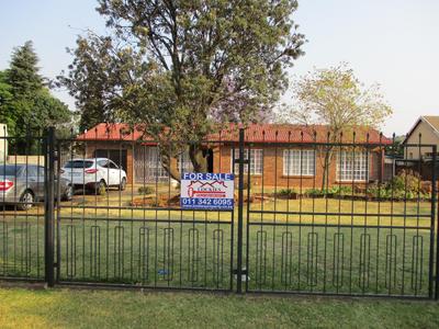 House For Sale in Meredale Ext 04, Johannesburg